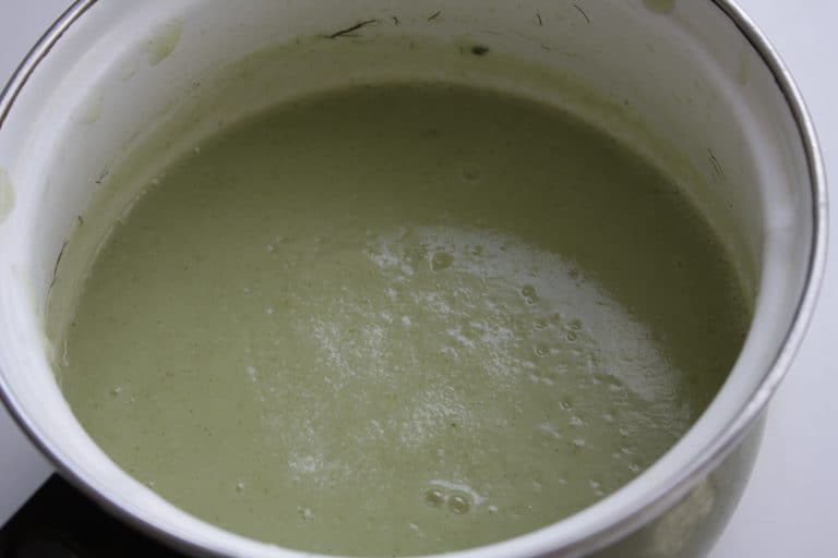 Petrželová polévka s koprem a medvědím česnekem