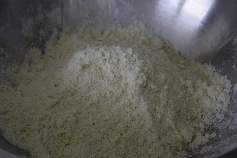 Žampionové koláčky s jarní cibulkou