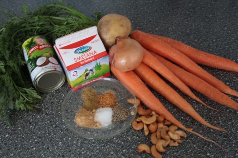 Marocká mrkvová polévka s kokosovou pěnou