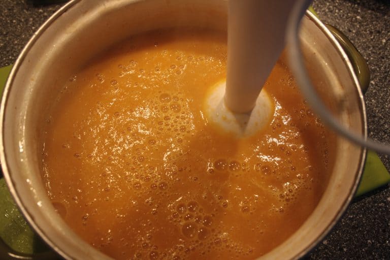 Marocká mrkvová polévka s kokosovou pěnou