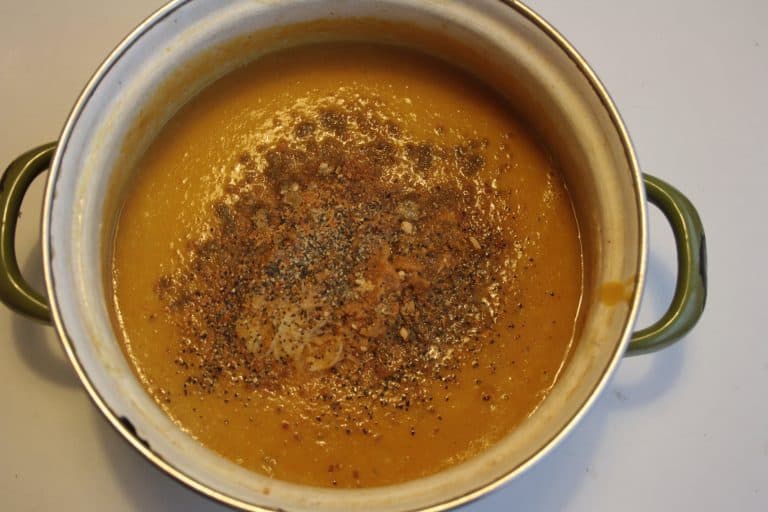 Marocká mrkvová polévka s kokosovou pěnou