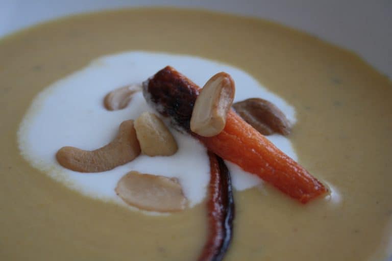 Marocká mrkvová polévka s kokosovou pěnou