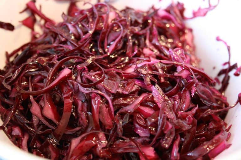 Zelný salát s hlívou a bryndzou