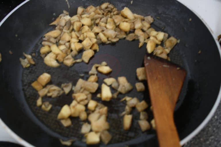 Zelný salát s hlívou a bryndzou