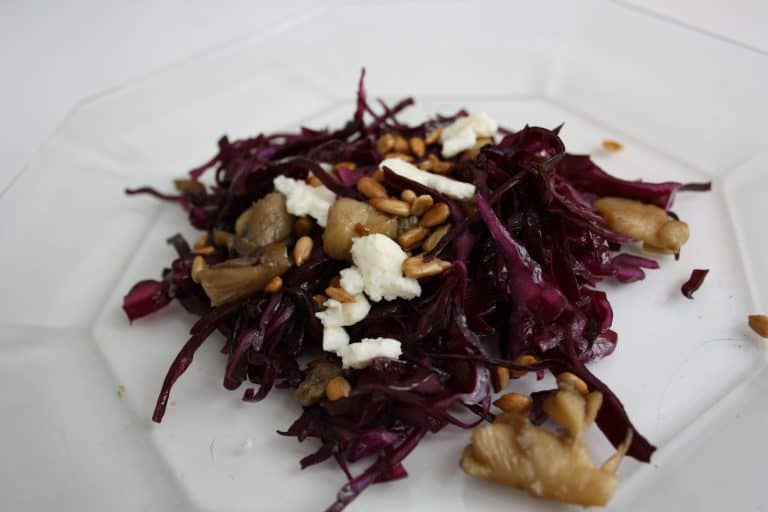 Zelný salát s hlívou a bryndzou