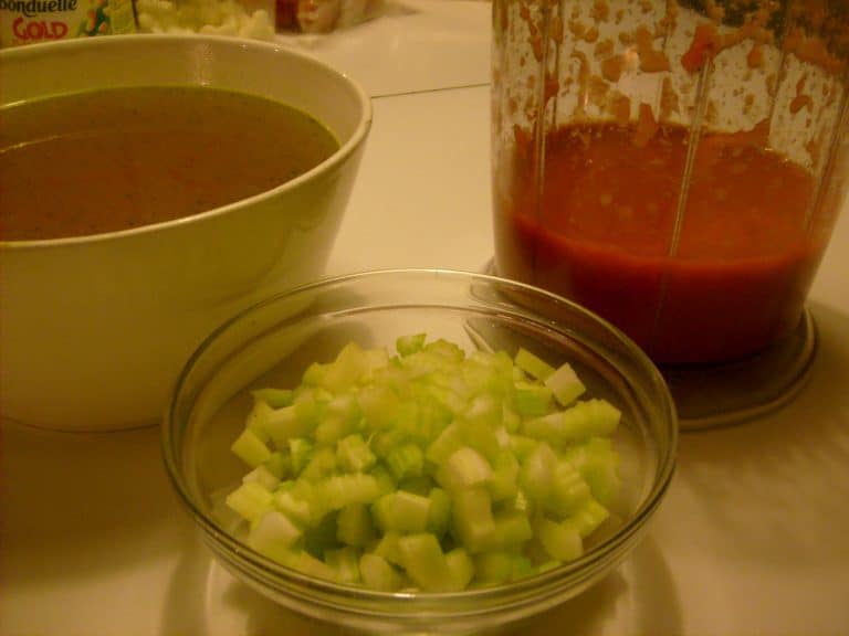 Tomatová polévka s řapíkatým celerem