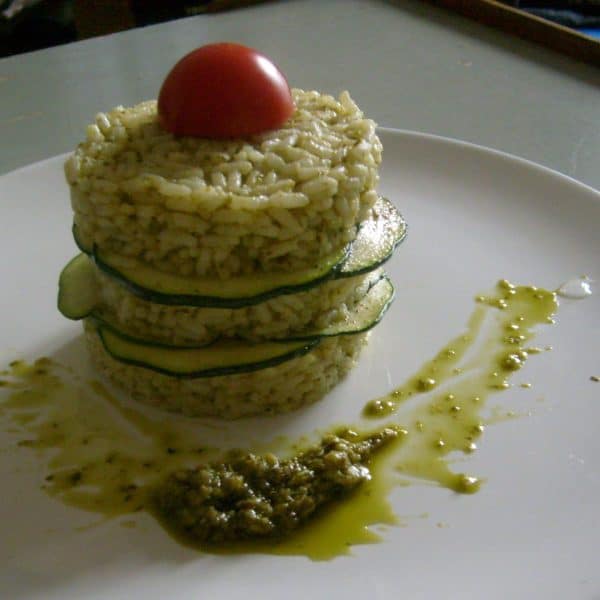 Rýžový timbál s pestem a cuketou