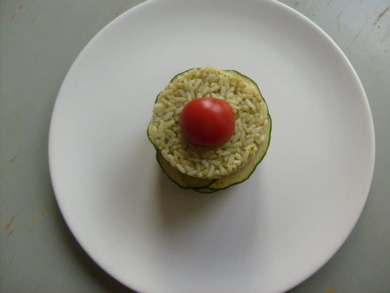 Rýžový timbál s pestem a cuketou