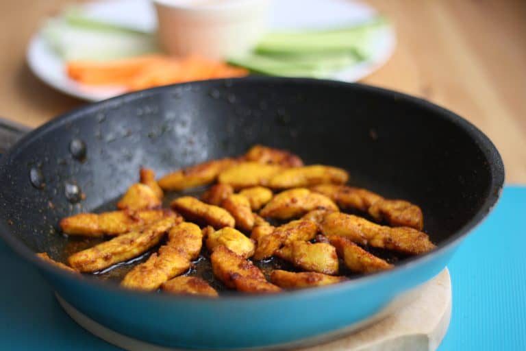 Kuřecí stripsy s dipem a zeleninou