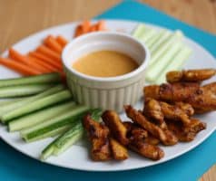Kuřecí stripsy s dipem a zeleninou