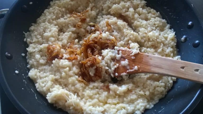 Rizoto s karamelizovanou cibulkou