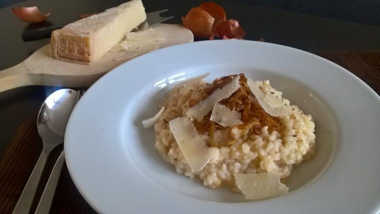 Rizoto s karamelizovanou cibulkou