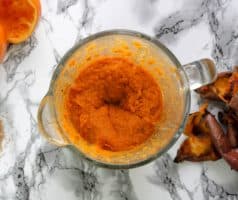 Batátové pyré s pomerančem a fazolkami