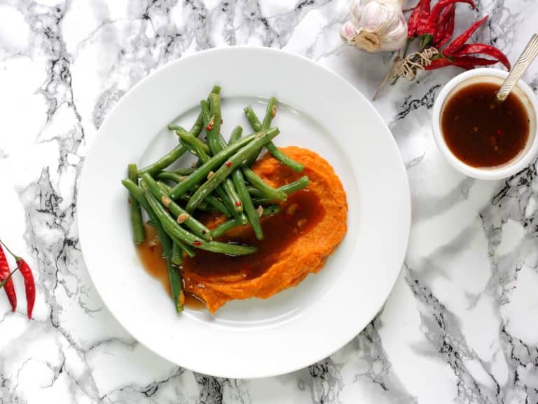 Batátové pyré s pomerančem a fazolkami