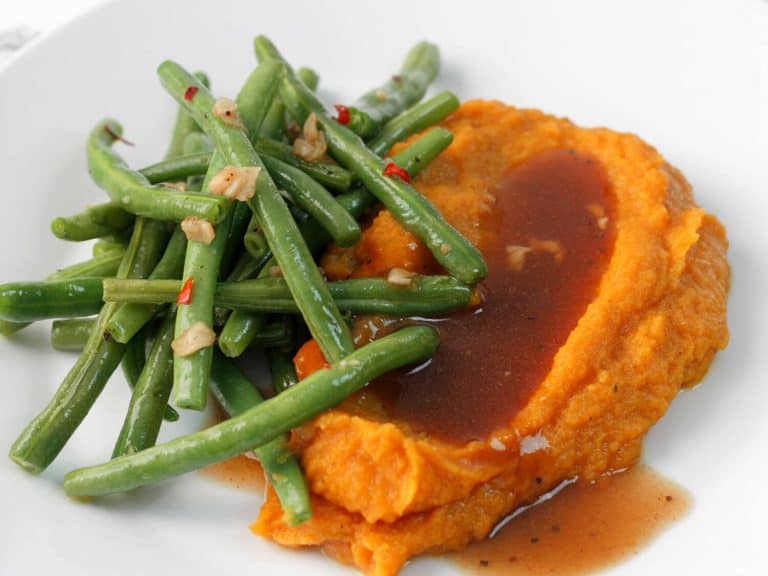 Batátové pyré s pomerančem a fazolkami