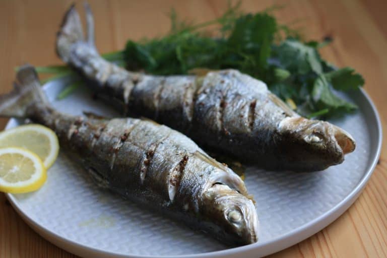 Pečený pstruh s citronem a bylinkami