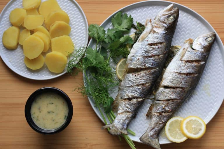 Pečený pstruh s citronem a bylinkami