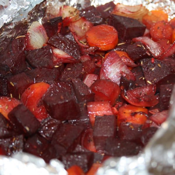 Pečená řepa s mrkví a cibulkou