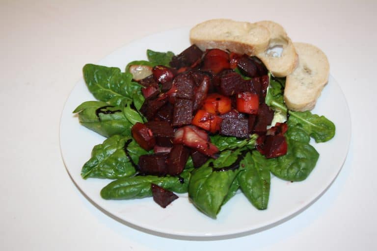 Pečená řepa s mrkví a cibulkou