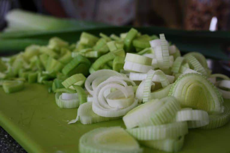 Pórková polévka s pikantními fazolkami a houbami Shiitake