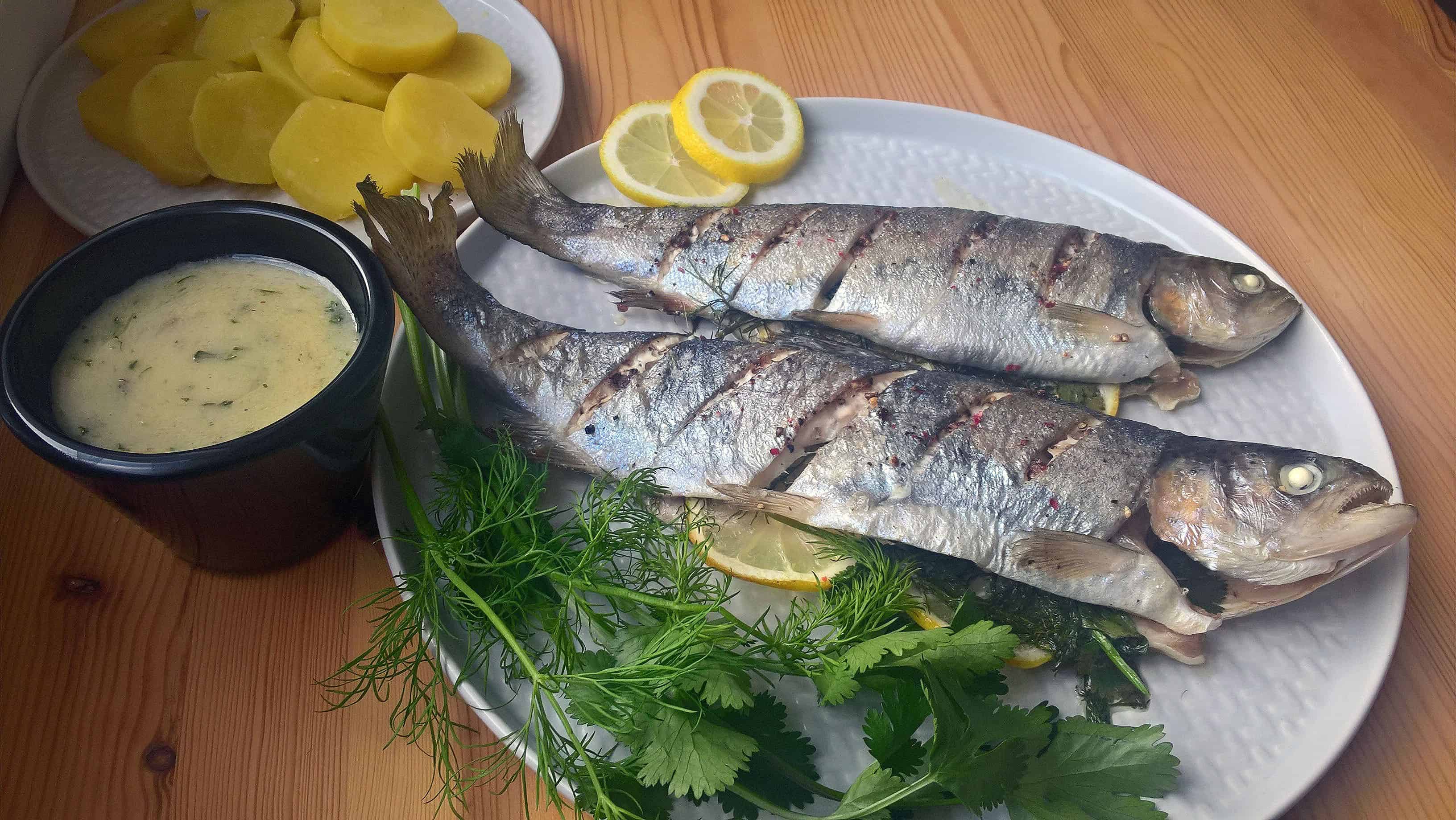 Pečený pstruh s citronem a bylinkami