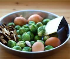 Restované kapustičky s houbami a vejcem