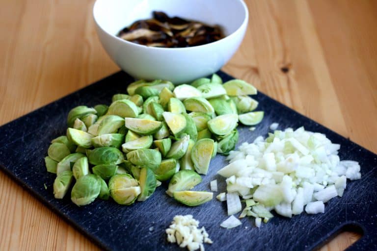 Restované kapustičky s houbami a vejcem