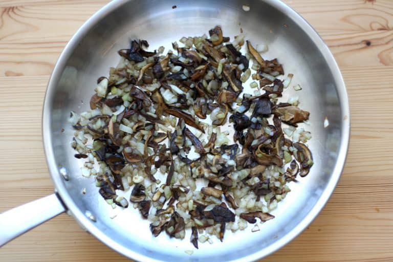 Restované kapustičky s houbami a vejcem