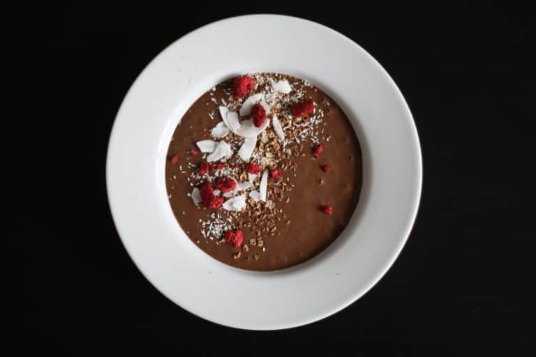 Čokoládová smoothie bowl s ledovou kávou