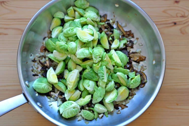 Restované kapustičky s houbami a vejcem