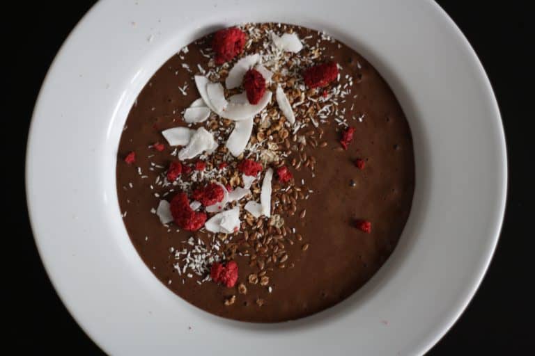 Čokoládová smoothie bowl s ledovou kávou