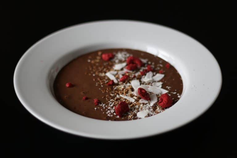 Čokoládová smoothie bowl s ledovou kávou
