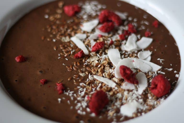 Čokoládová smoothie bowl s ledovou kávou