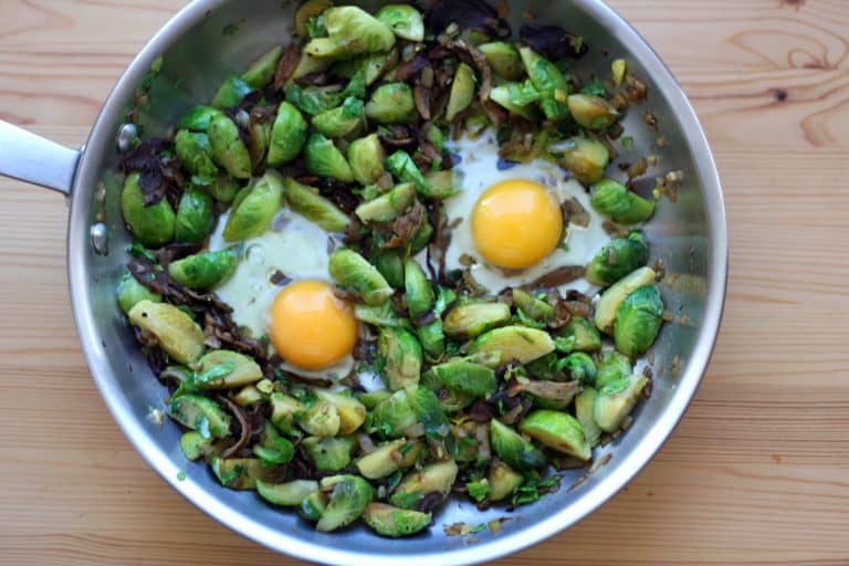 Restované kapustičky s houbami a vejcem