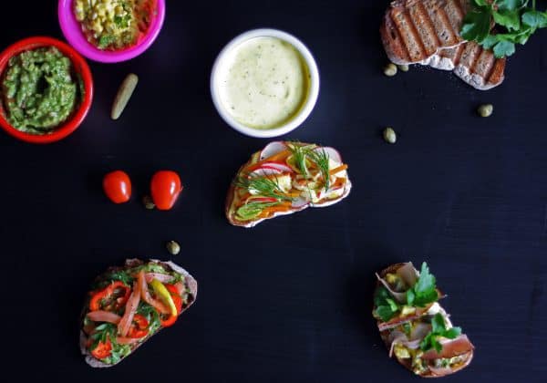 Veganský chlebíček s majonézou aioli