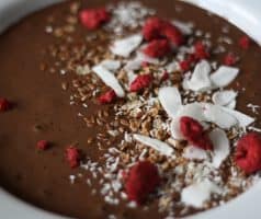 Čokoládová smoothie bowl s ledovou kávou