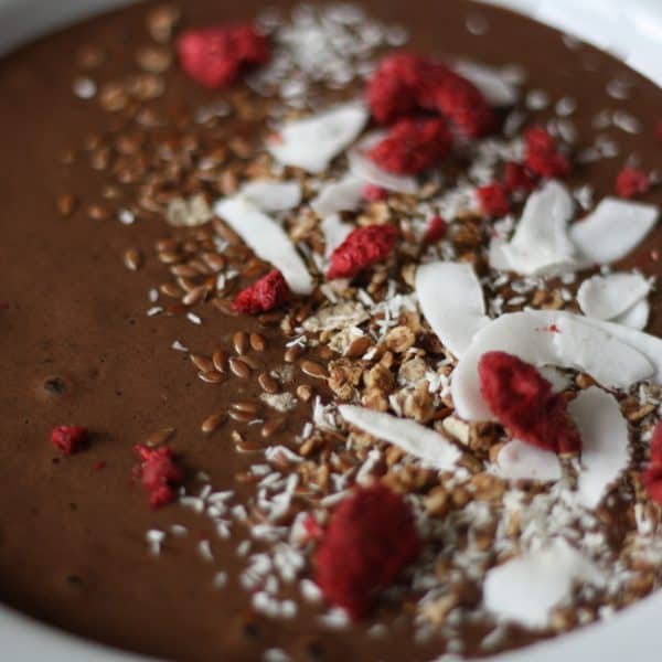 Čokoládová smoothie bowl s ledovou kávou