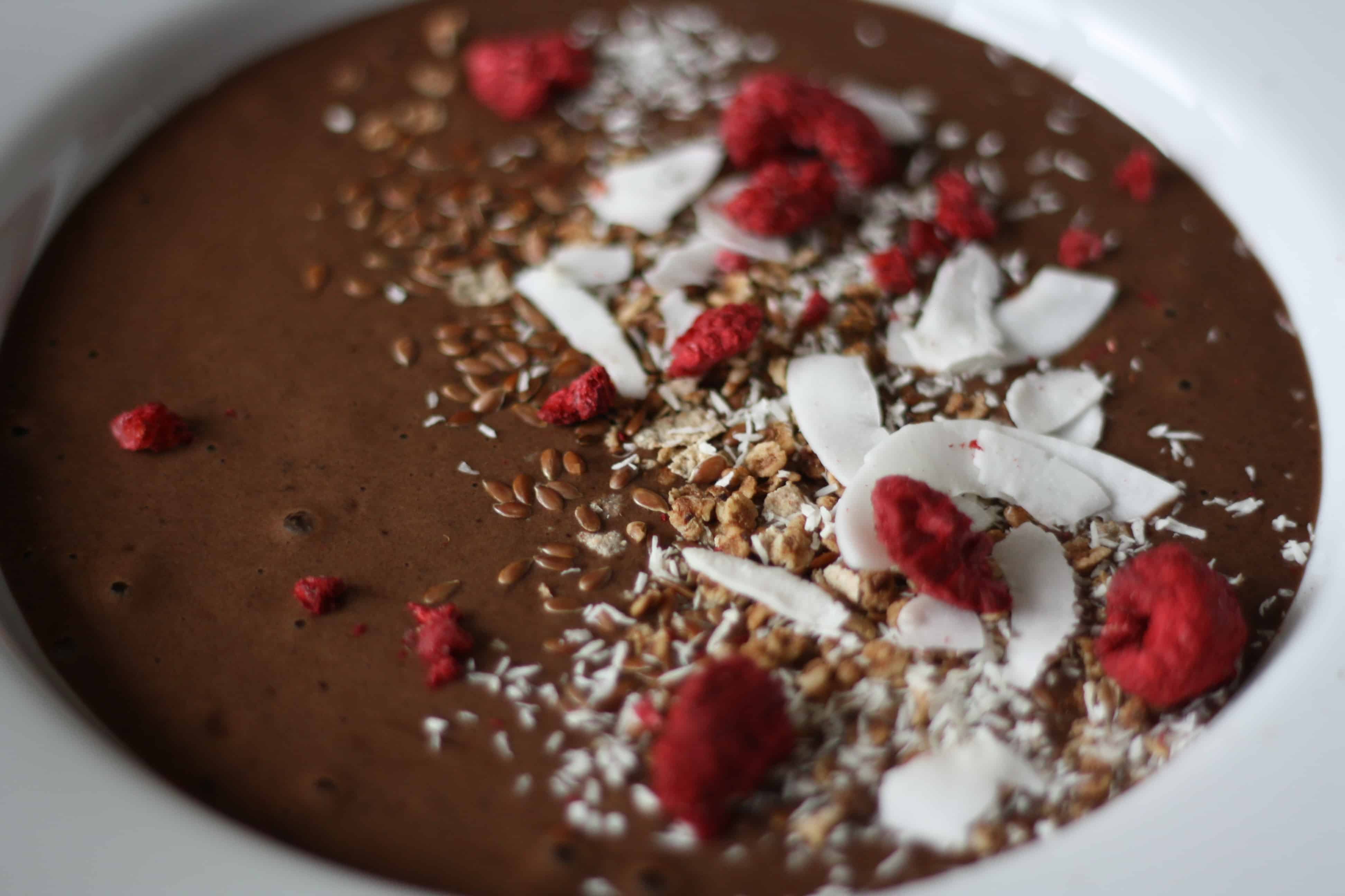 Čokoládová smoothie bowl s ledovou kávou