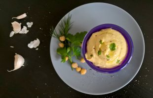 Základní hummus z cizrny a pasty tahini