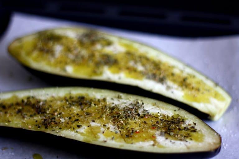 Lilková tapenáda s černými olivami