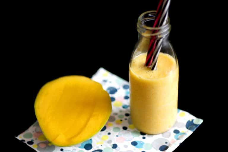 Mangové smoothie s banánem a pomerančem