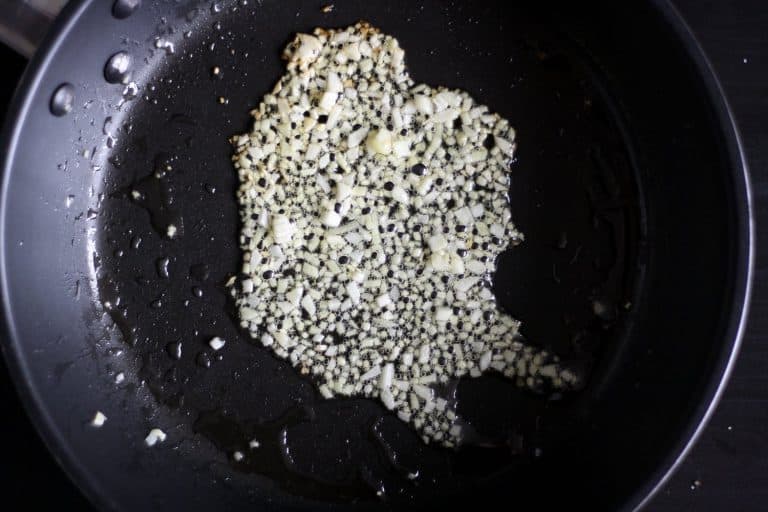 Mrkvovo-okurkový salát s pikantní zázvorovou zálivkou