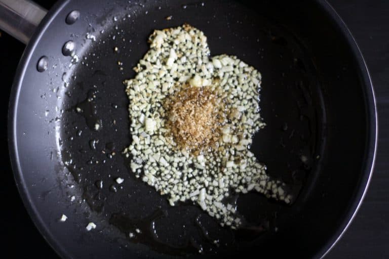 Mrkvovo-okurkový salát s pikantní zázvorovou zálivkou