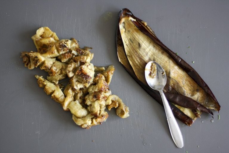 Lilková tapenáda s černými olivami