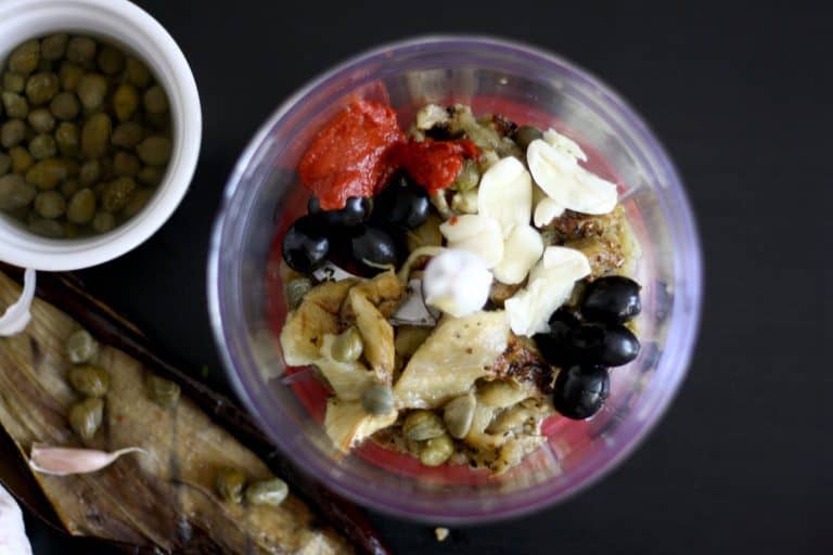 Lilková tapenáda s černými olivami