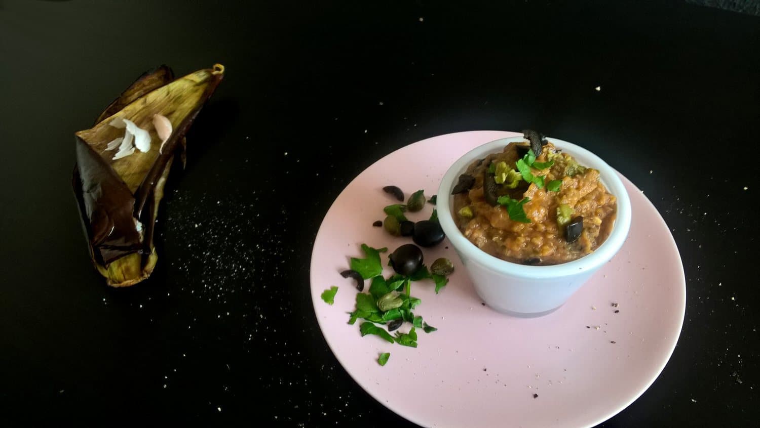 Lilková tapenáda s černými olivami