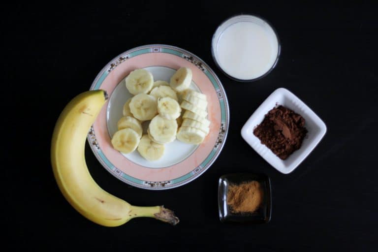 Čokoládové smoothie s banánem a skořicí