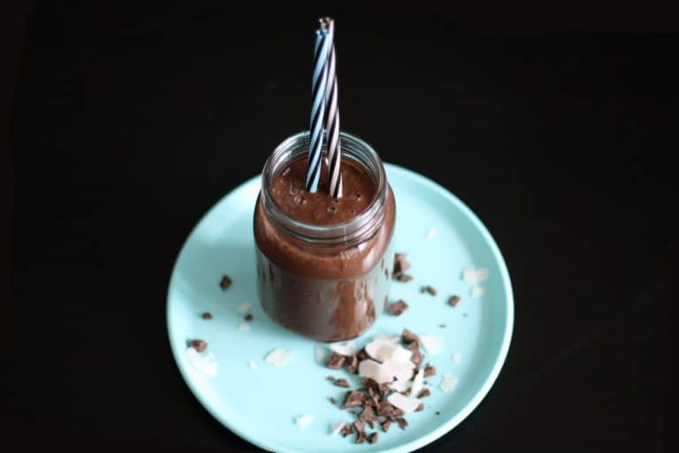 Čokoládové smoothie s banánem a skořicí