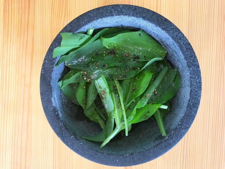 Americké brambory s medvědím česnekem