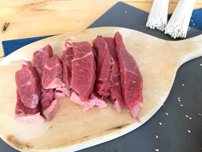 Hovězí stir-fry se zeleninou a nudlemi udon